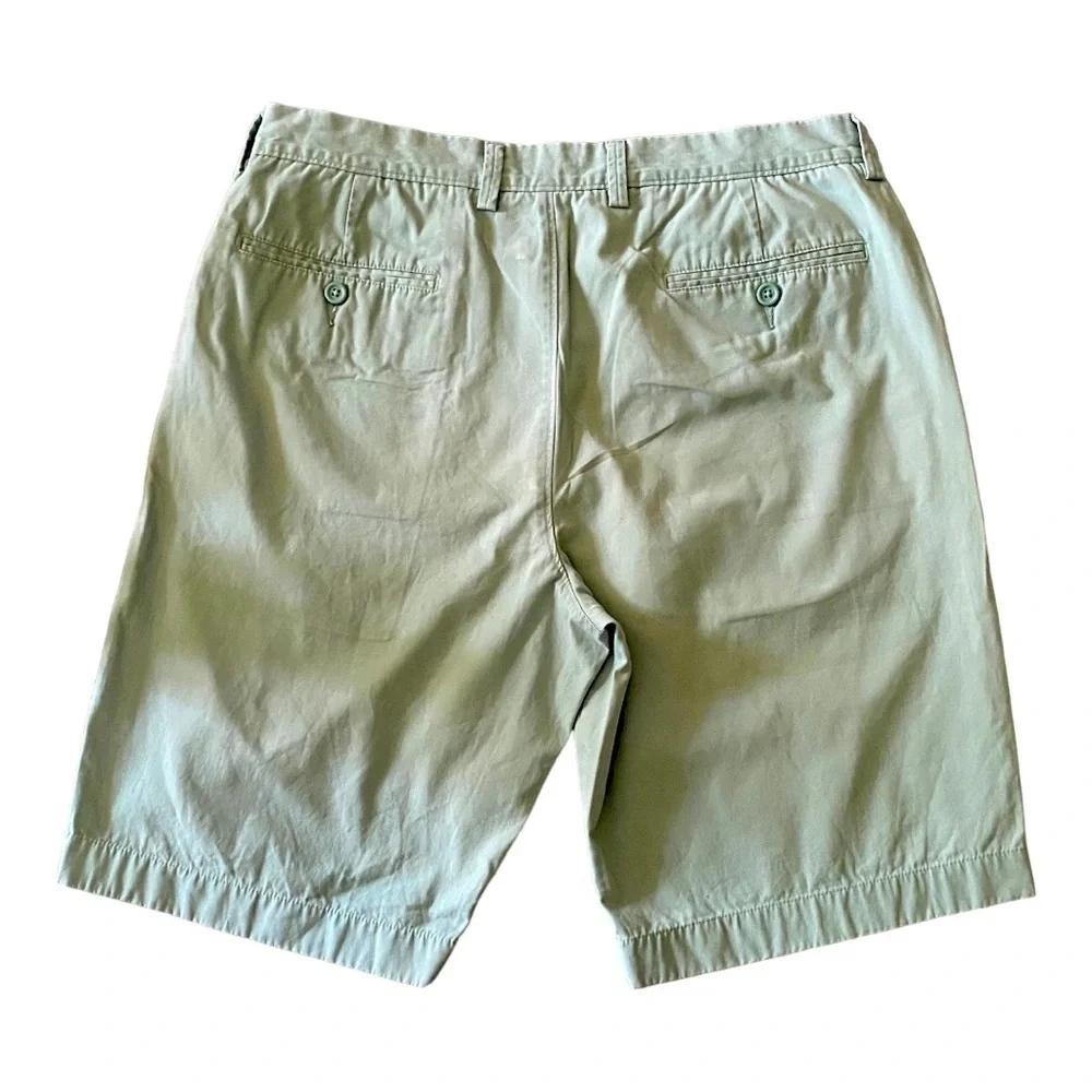 J. CREW-MENS LIGHT GREEN SHORTS-SIZE 33